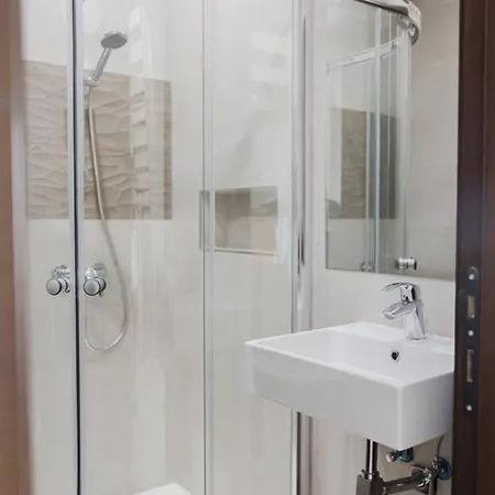 Seaside Escape 2bed With Views! By Homely