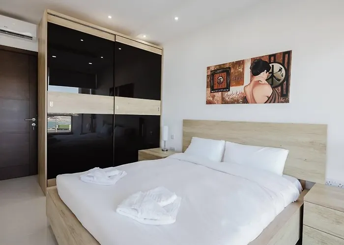 Seaside Escape 2bed With Views! By Homely *