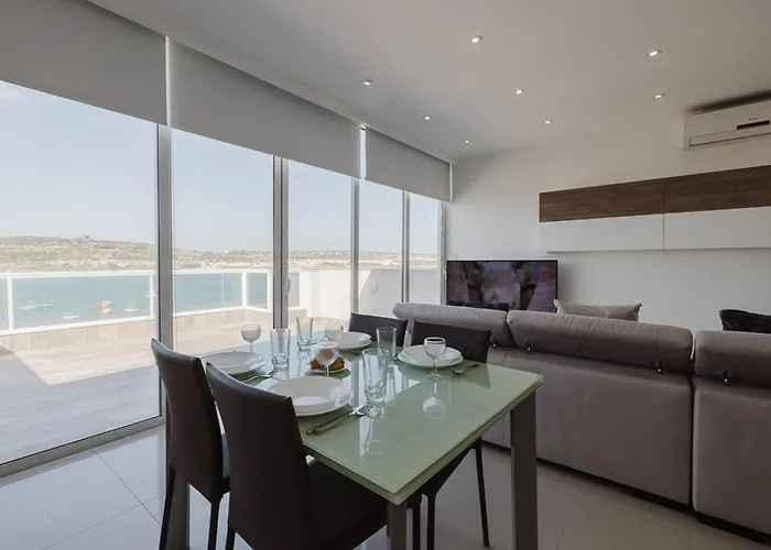 Seaside Escape 2bed With Views! By Homely *