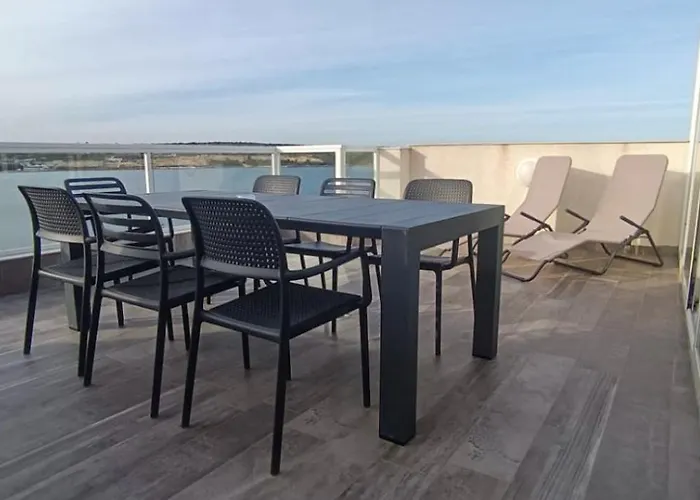 Apartamento Seaside Escape 2bed With Views! By Homely *