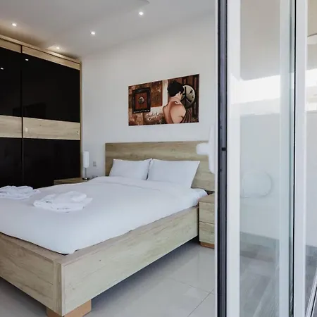 Seaside Escape 2bed With Views! By Homely Is-Sellum