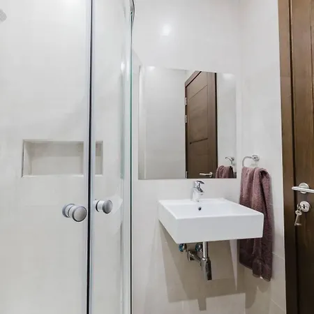 Seaside Escape 2bed With Views! By Homely *