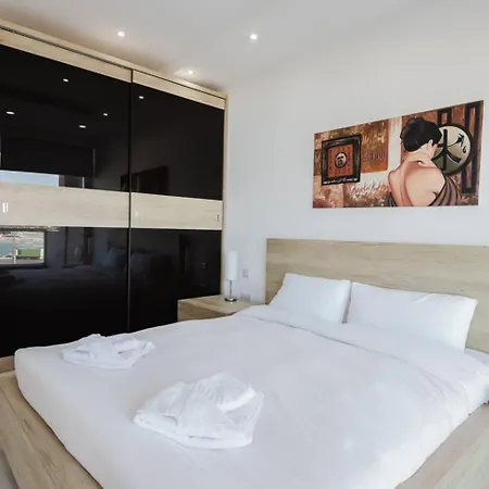 Seaside Escape 2bed With Views! By Homely *