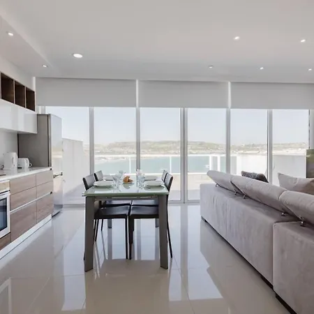 Seaside Escape 2bed With Views! By Homely Appartement