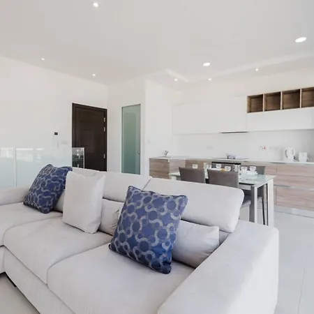 Seaside Escape 2bed With Views! By Homely Apartmán *