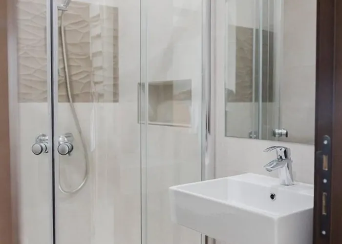 Seaside Escape 2bed With Views! By Homely